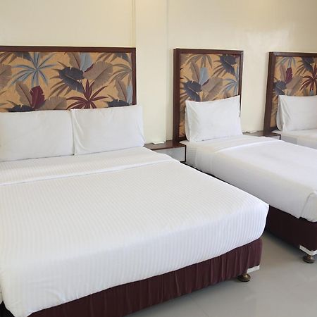 Eon Centennial Resort Hotel & Waterpark Iloilo City Room photo